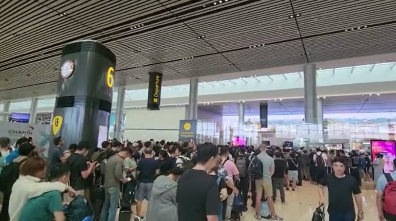 *已签发*(取代前文)柔:狮城二三事:入境通关系统当机 狮城移民局吁旅客保持耐心