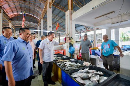 倪可敏造访交怡岛,拨200万提升两巴刹三食肆!