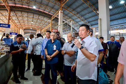 倪可敏造访交怡岛,拨200万提升两巴刹三食肆!