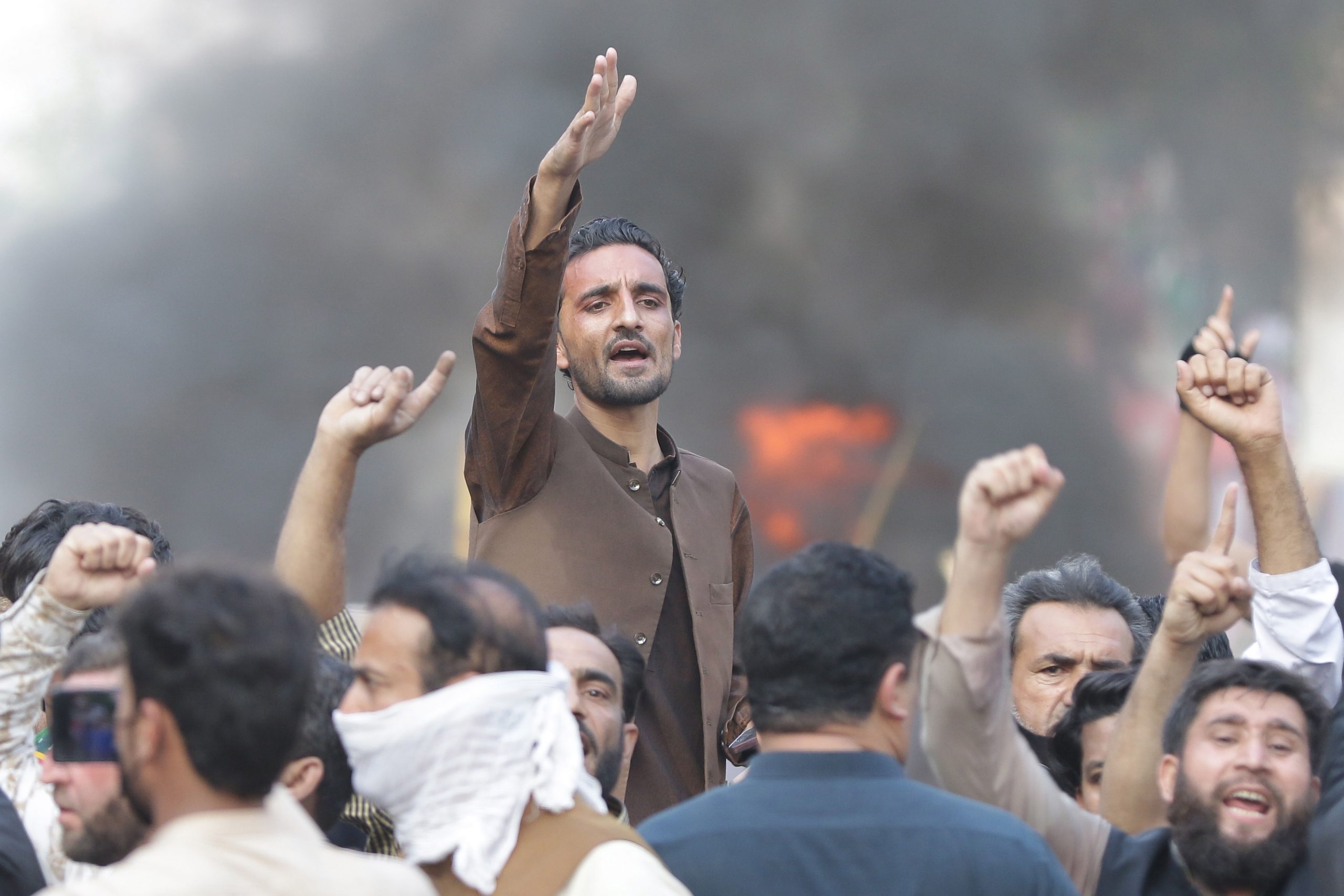 巴基斯坦前总理拒捕 支持者与警察爆冲突