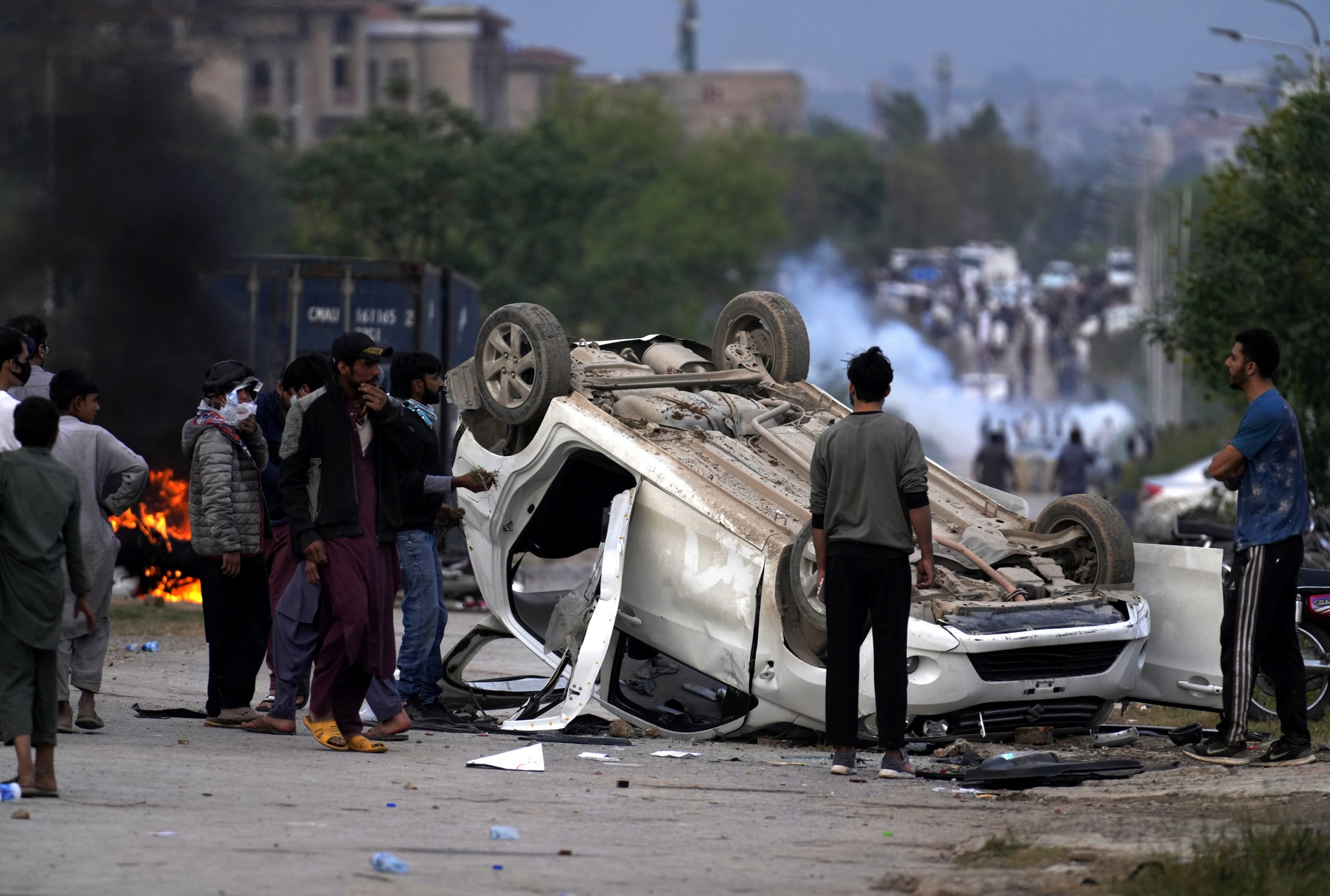 巴基斯坦警方突袭前总理寓所逮捕61人