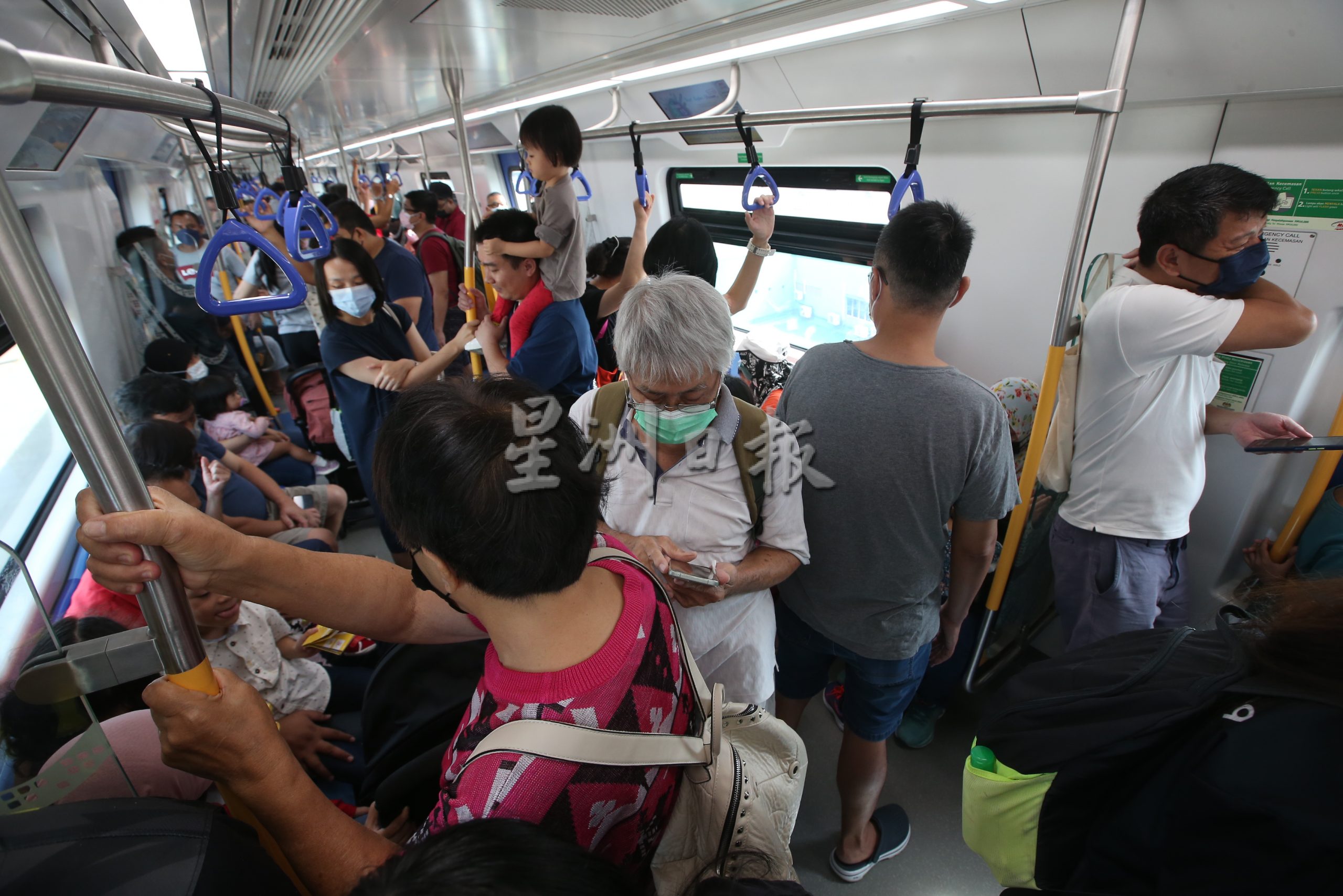 布城线开学前周末迎人潮 搭免费捷运出游去