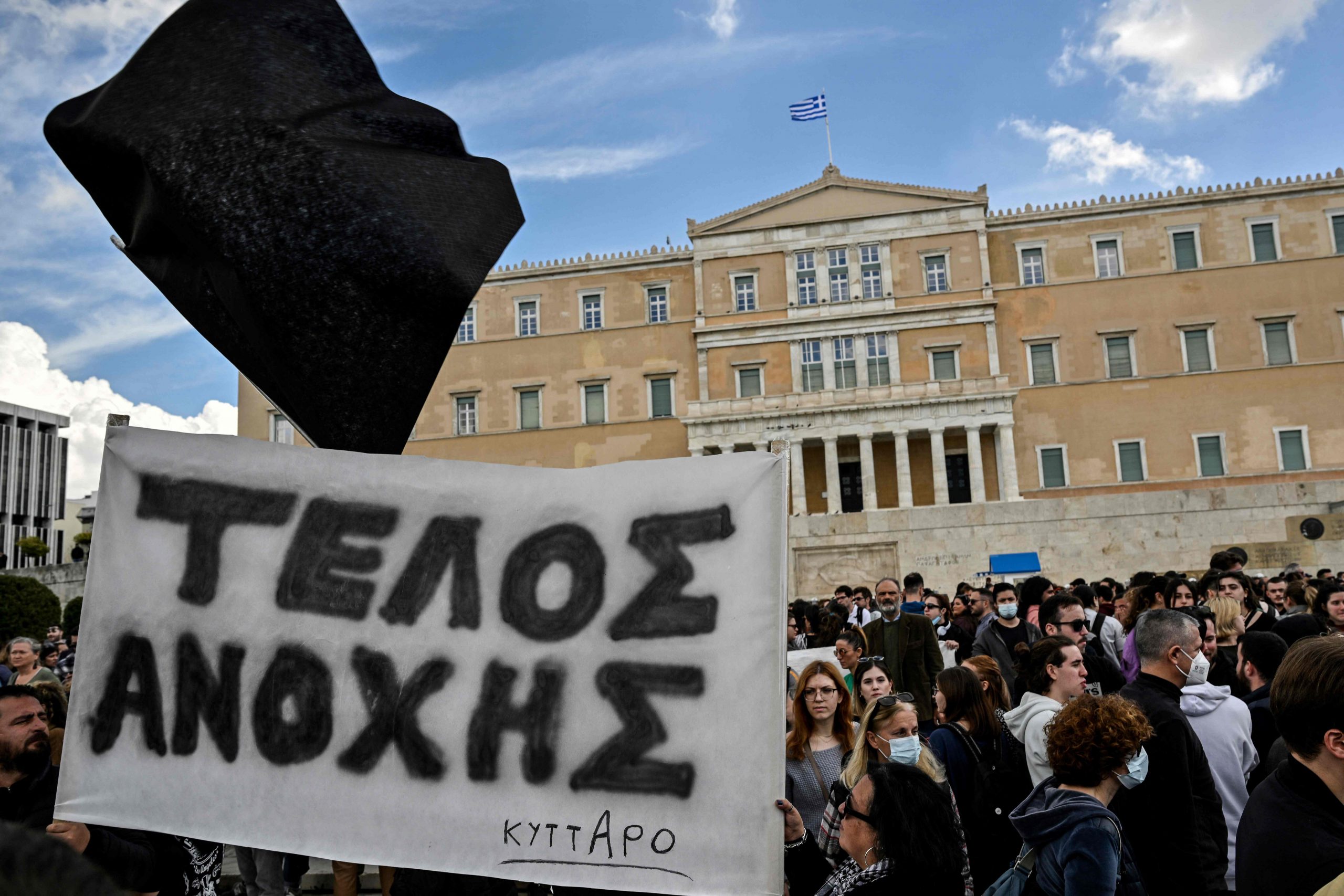 希腊火车相撞事故车站站长出庭受审 被控多项罪名