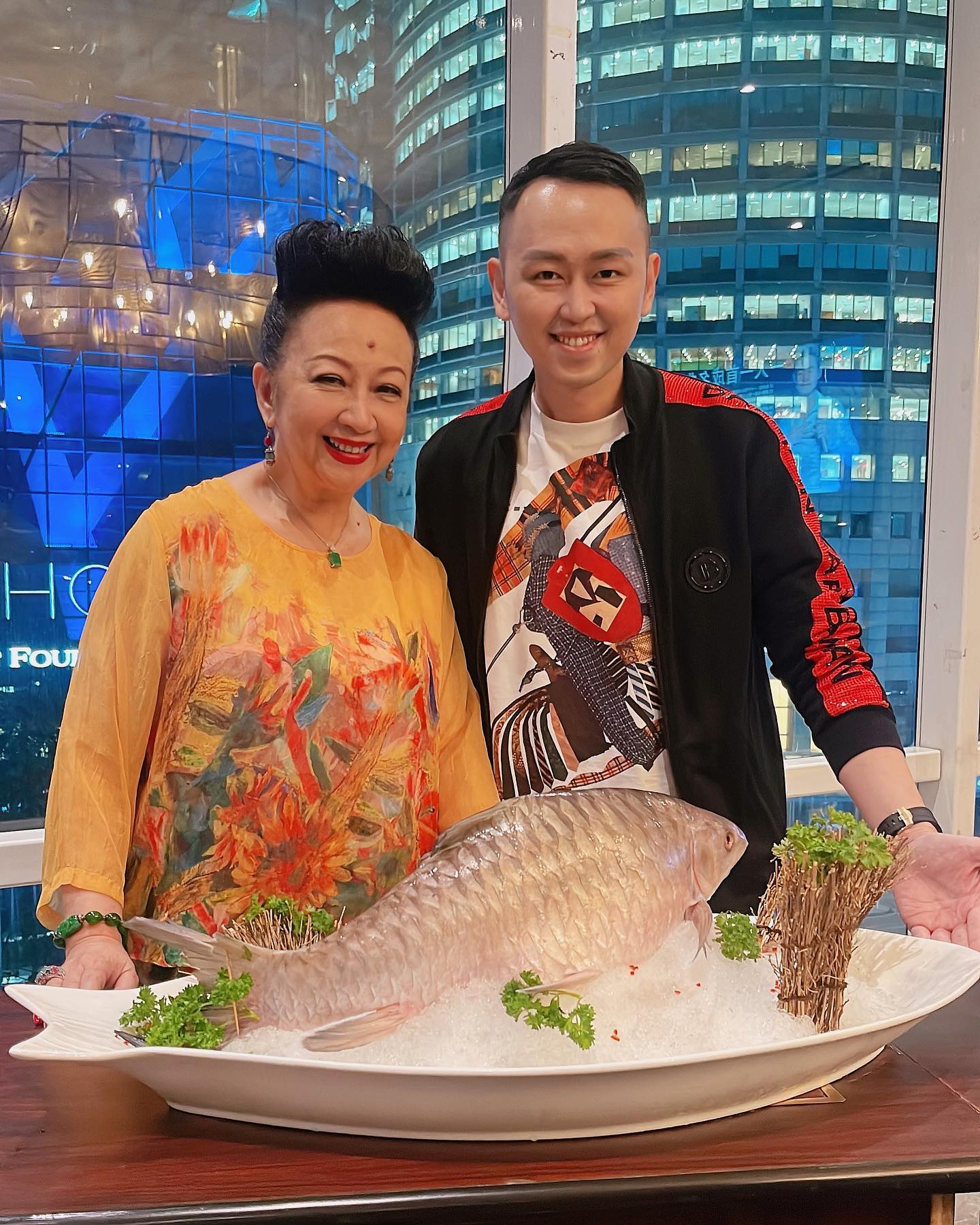 带Captain Nancy战衣登场 薛家燕预告送1万现金奖	