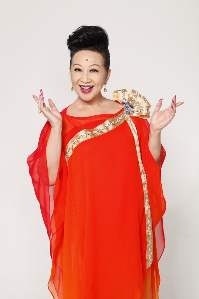 带Captain Nancy战衣登场 薛家燕预告送1万现金奖	