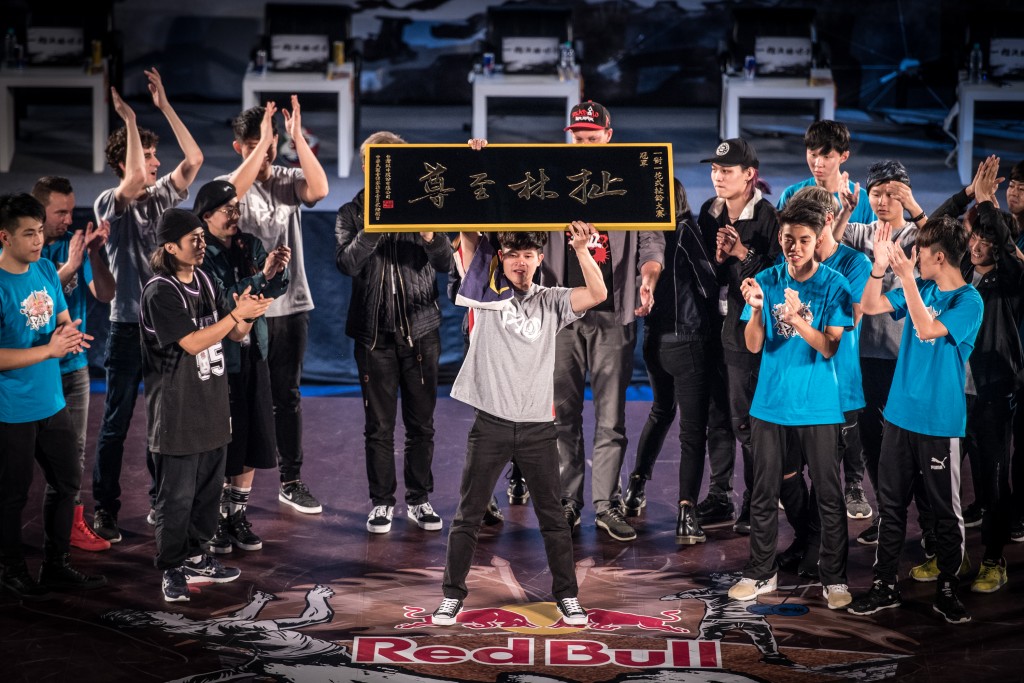 建议暖势力(全国版)大马扯铃高手方庭良夺《法国明日马戏国际艺术节》金奖