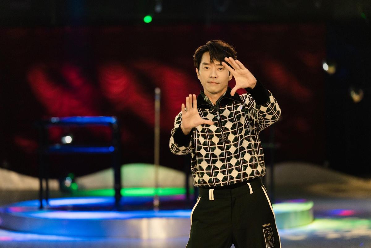 张栋樑自嘲跳舞像健康操 MV牺牲色相“抱柱”拥吻