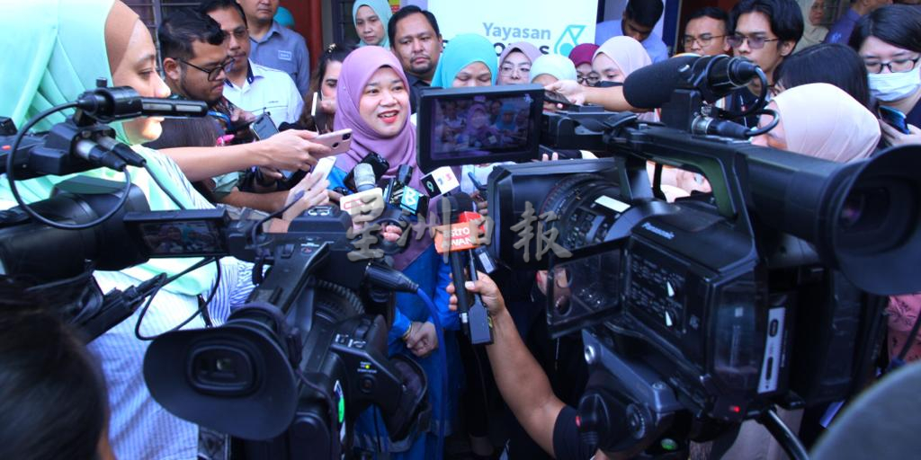 强制完成中学教育建议 教长:为解决学生辍学问题 