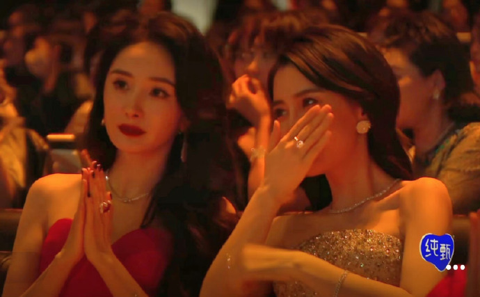 微博之夜|胡歌刘亦菲封King Queen遭质疑 唐嫣获奖失踪惹火粉丝