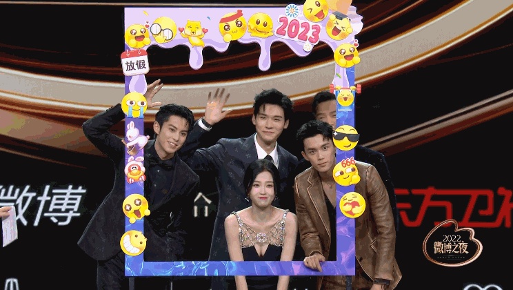 微博之夜|胡歌刘亦菲封King Queen遭质疑 唐嫣获奖失踪惹火粉丝