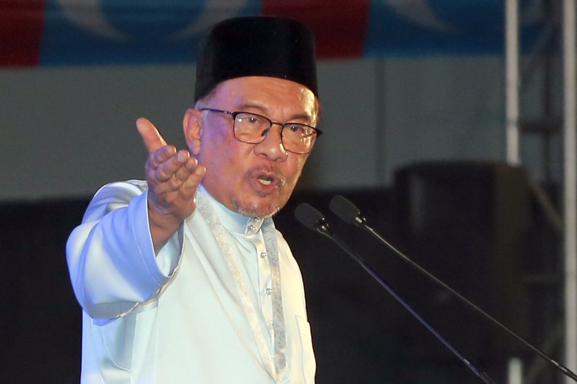 忍了4个月 安华在公正党特大揭前朝领袖不当行为