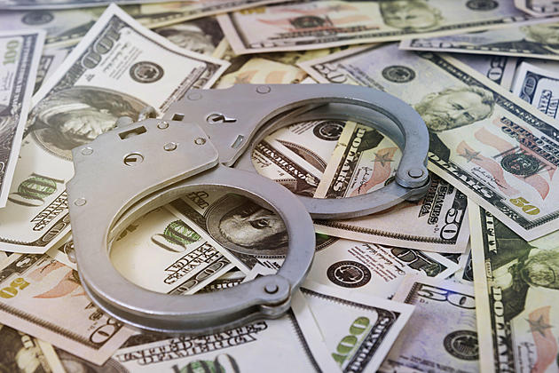 怒丢“一大捆钞票”猛砸前男友! 她被控家暴结局曝光