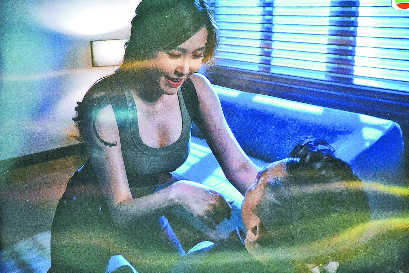 怕汤洛雯看到被色诱戏份  马国明直呼要打烂家里电视