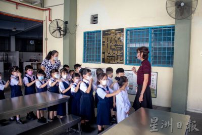 怡中山华小迎新日 新生报到认识校园