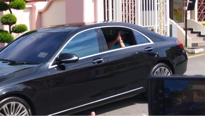 扎希今早会唔甲元首3小时 离开时微笑不语