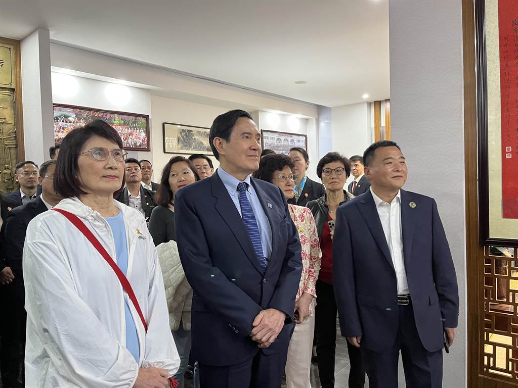 抵达湖南长沙 马英九与姊妹参访母亲母校:深受感动