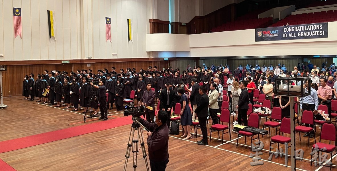 拉曼理工大学霹分校 103学生毕业迈向新里程