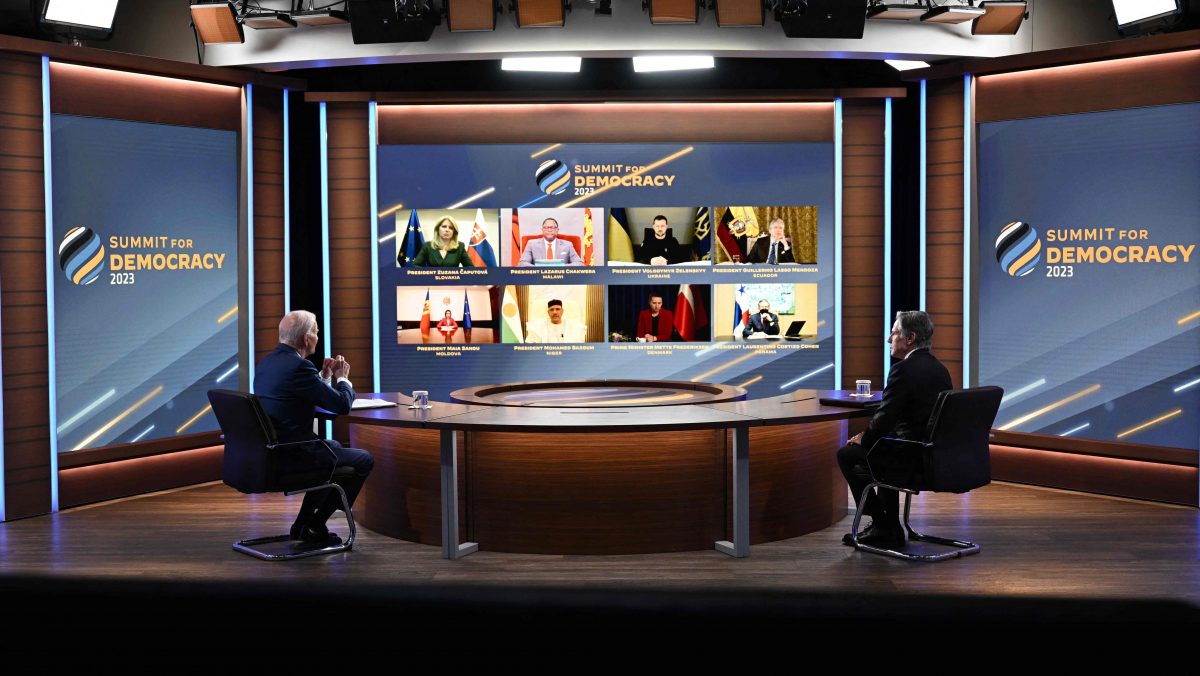 拜登：民主倒退  全球“正在力挽狂澜” 承诺资助推动民主