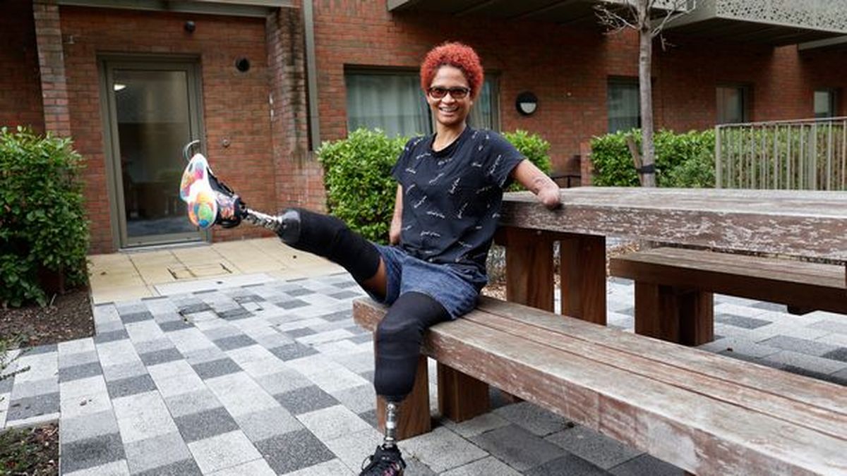 拼盘/被蚊子咬引发败血症!34岁女陷入昏迷 醒来发现四肢全没了