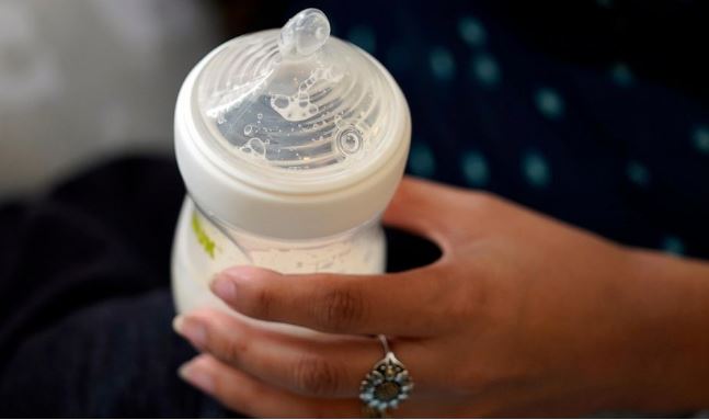 挤奶器没烘乾 男婴出生20天细菌感染　引发癫痫死亡