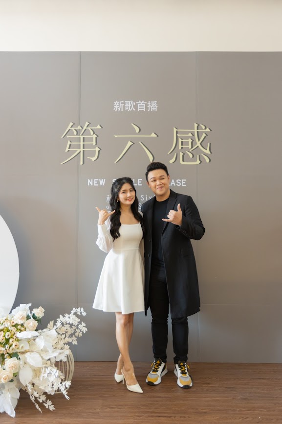 推单曲追梦认不专业 网红秋雯不敢自居歌手