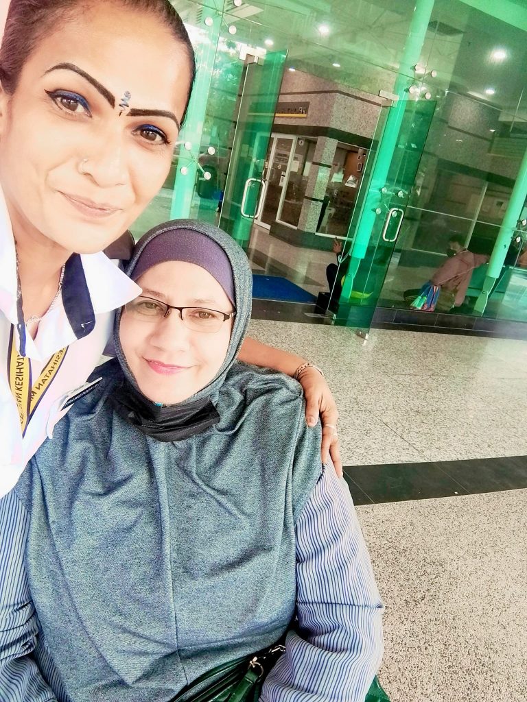 提供110%服务正能量 女保安为医院注入暖流 