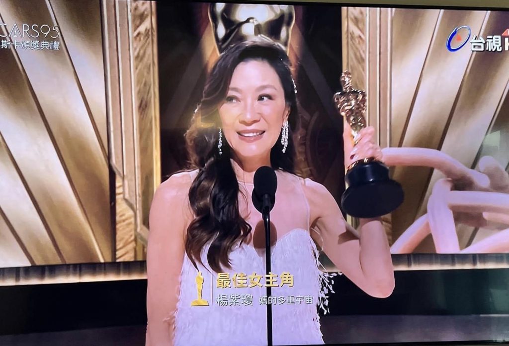 揭杨紫琼边治疗边拍戏 李冰冰赞为热爱电影而活