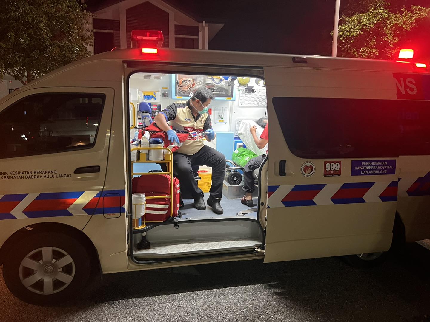 救护车快速赶抵送院抢救 MyWatch主席:谢谢救了我岳母一命