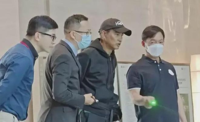 数十港星中山喜聚会 网调侃把TVB搬到中国