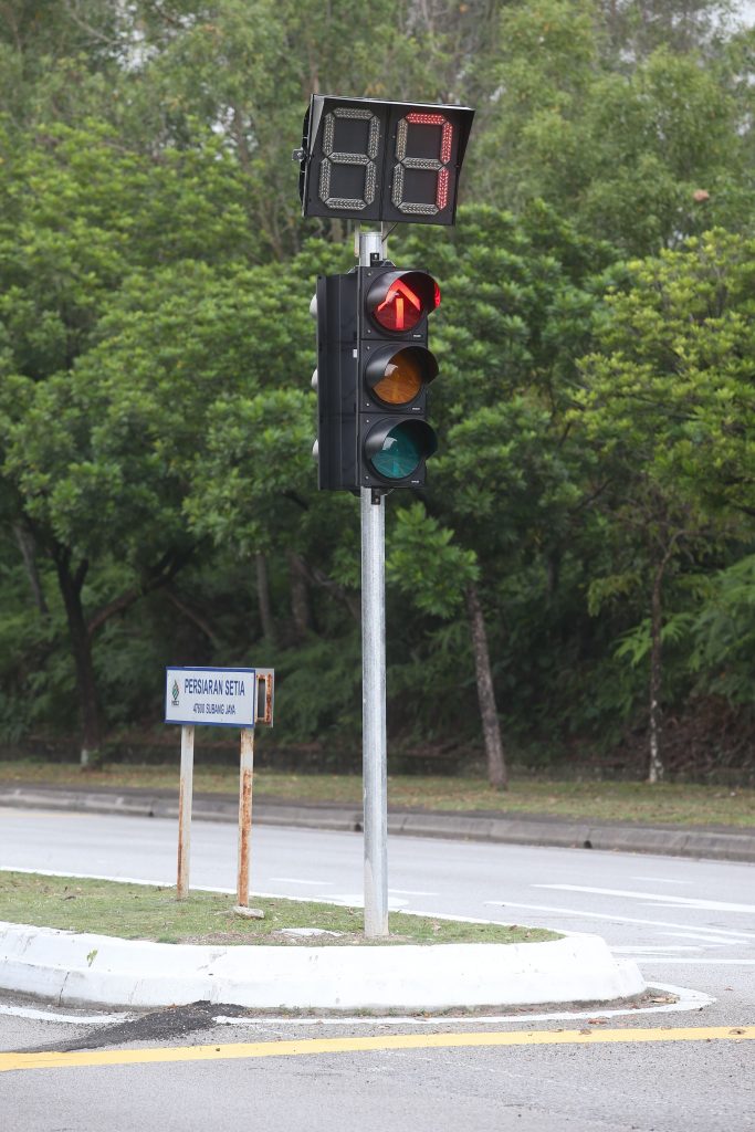 斯迪亚道和USJ 3A/5路 路口装交通灯更安全