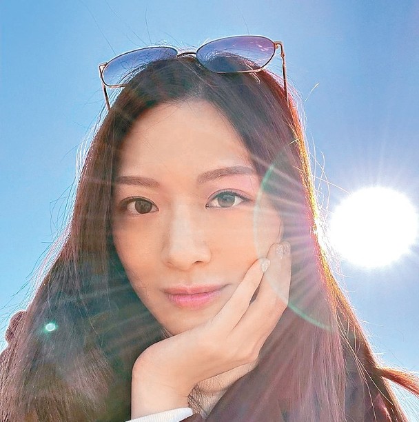  方力申爆新恋情 艺术家女友撞脸冯盈盈	