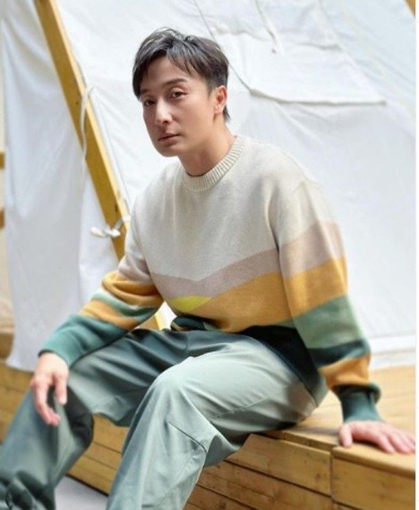  方力申爆新恋情 艺术家女友撞脸冯盈盈	