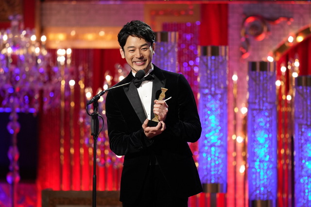 日本电影学院奖｜妻夫木聪《那个男人》夺8奖泪崩  《灌篮高手》获最佳动画