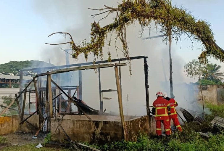 旧后廊一空屋著火 被烧毁80%夷为平地