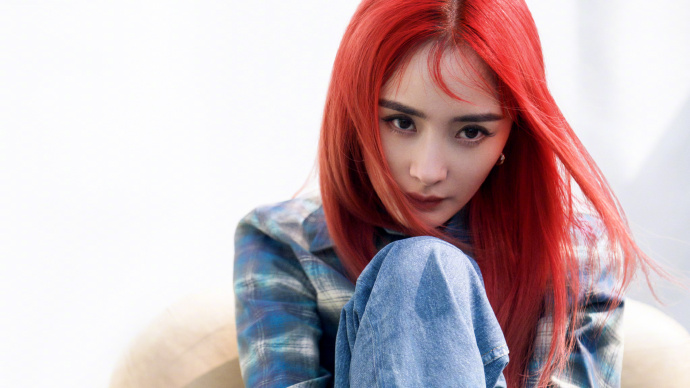 旧爱被闺密秦风捡走 杨幂霸气回应“很忙勿扰”