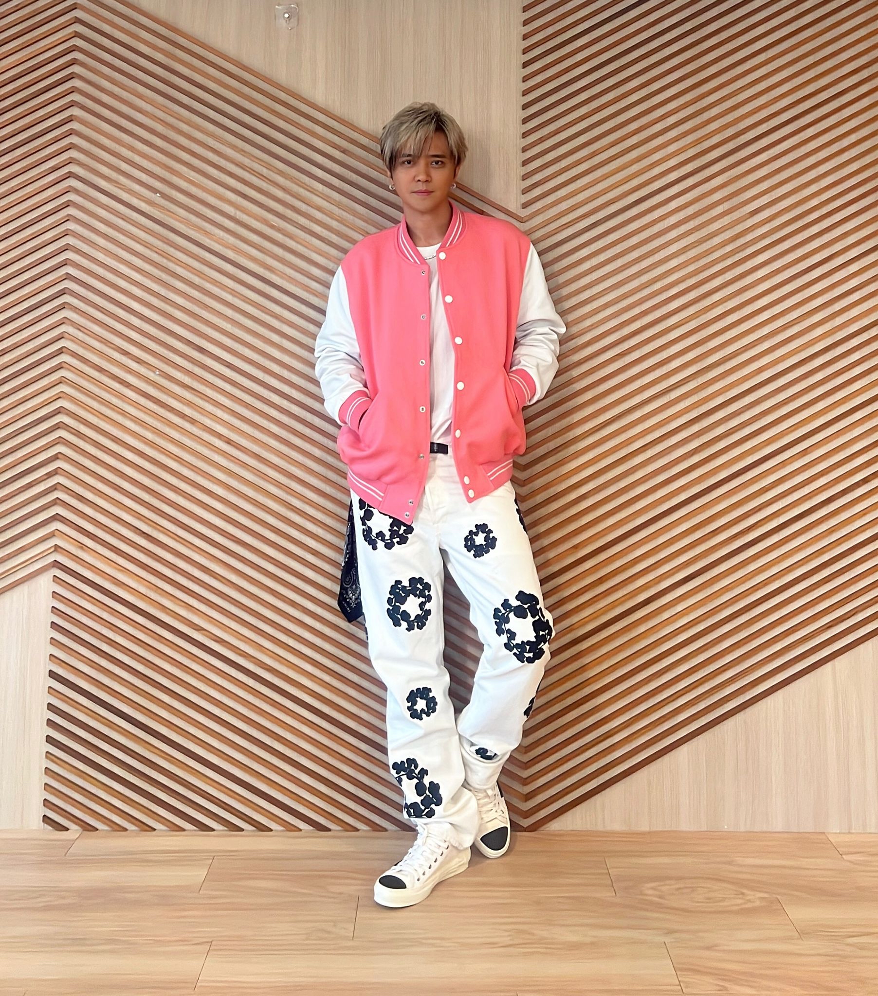 昭告送2彩蛋回馈粉丝 小猪搞笑要背氧气筒唱跳