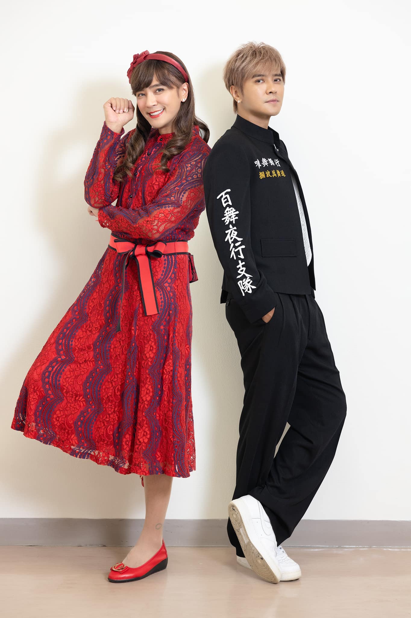 昭告送2彩蛋回馈粉丝 小猪搞笑要背氧气筒唱跳