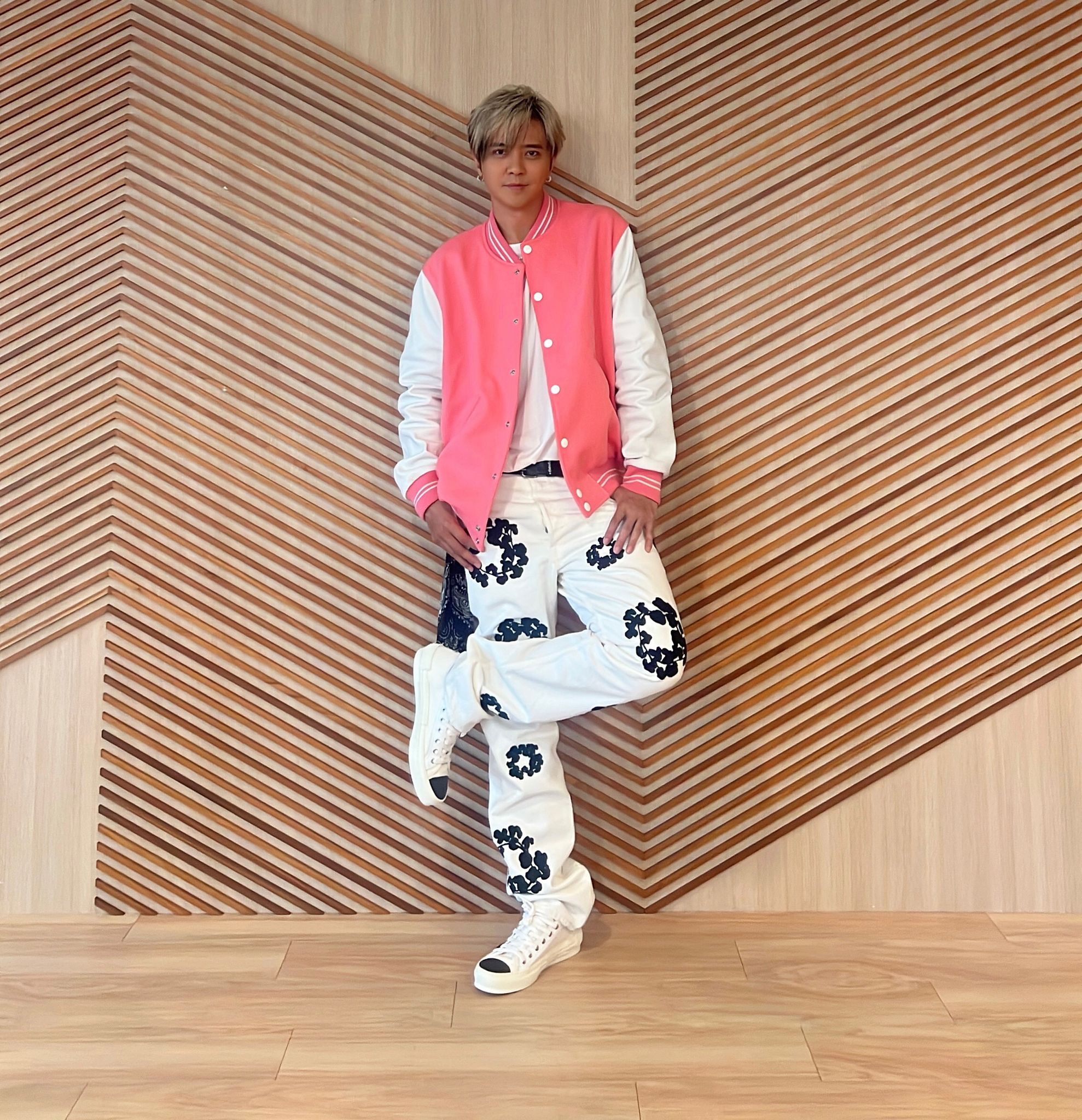 昭告送2彩蛋回馈粉丝 小猪搞笑要背氧气筒唱跳