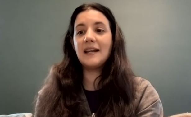 暖势力 ／ 报废车从美国辗转到乌克兰 成机械师一家逃命工具