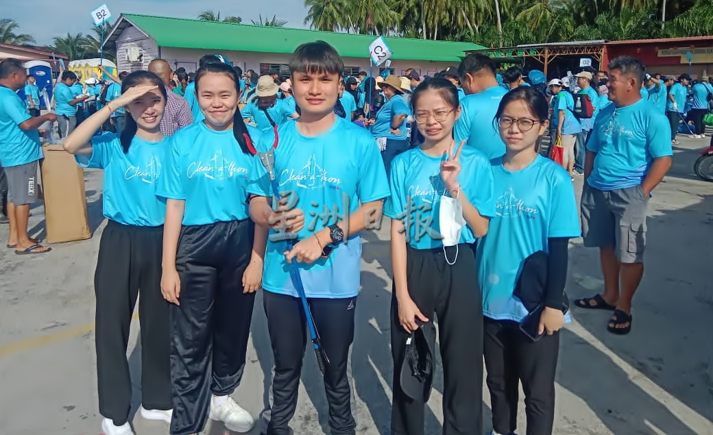 受小学生捡垃圾启发 银行再动员推环保运动