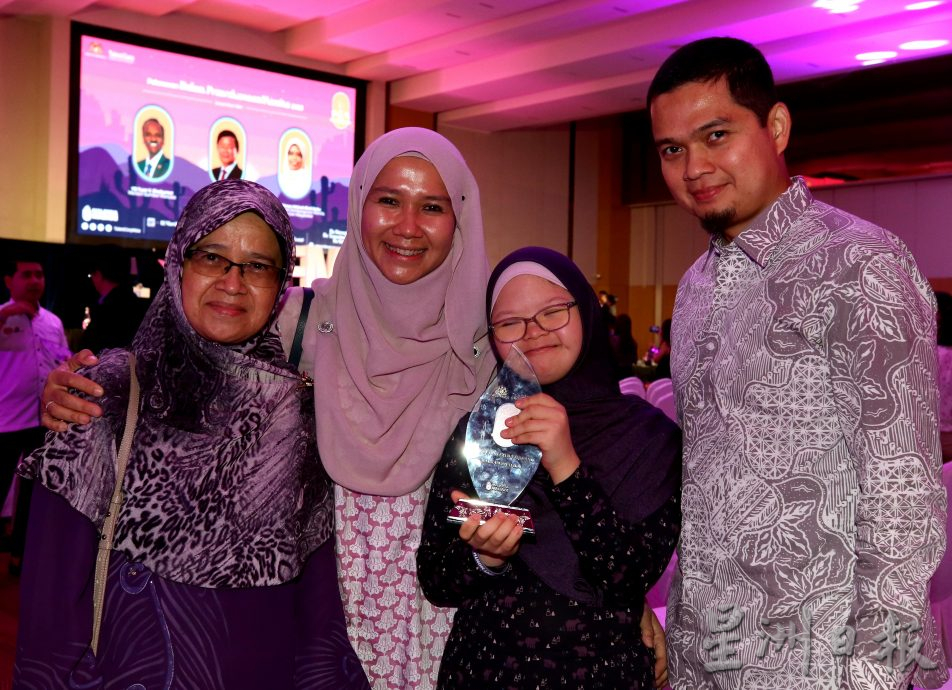 作画筹款助孩童动心脏手术 唐氏症女童首获表扬