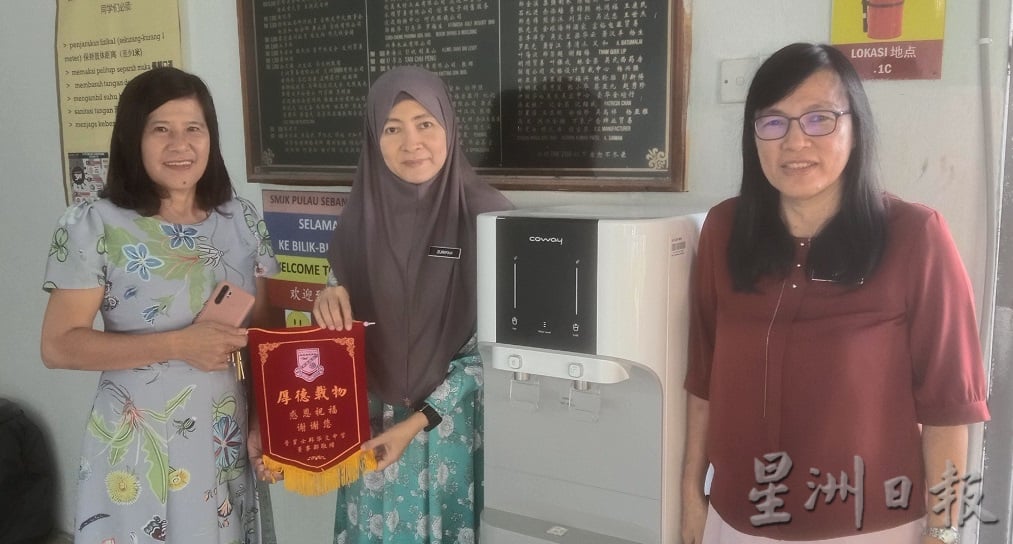 学生每天背水上学,巫裔师心疼,报效滤水器给华中