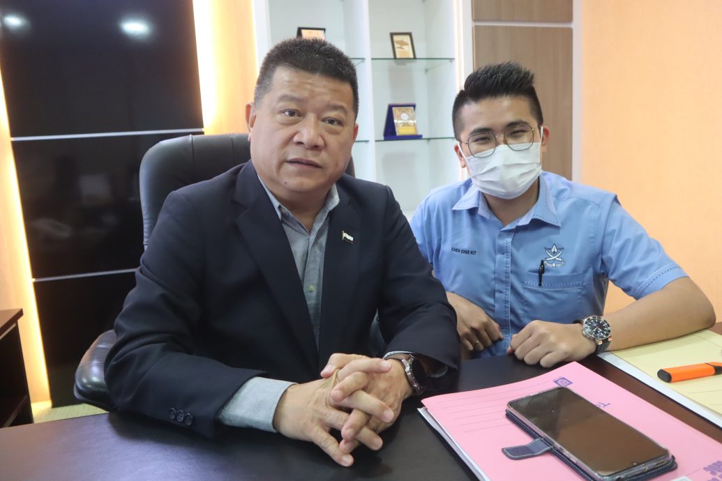 17岁的曾智杰已开始为中四及中五的学生提供义务数学补习，此义务补习至今已走过约7年的光阴，他也为超过500名学生提供了义务补习。