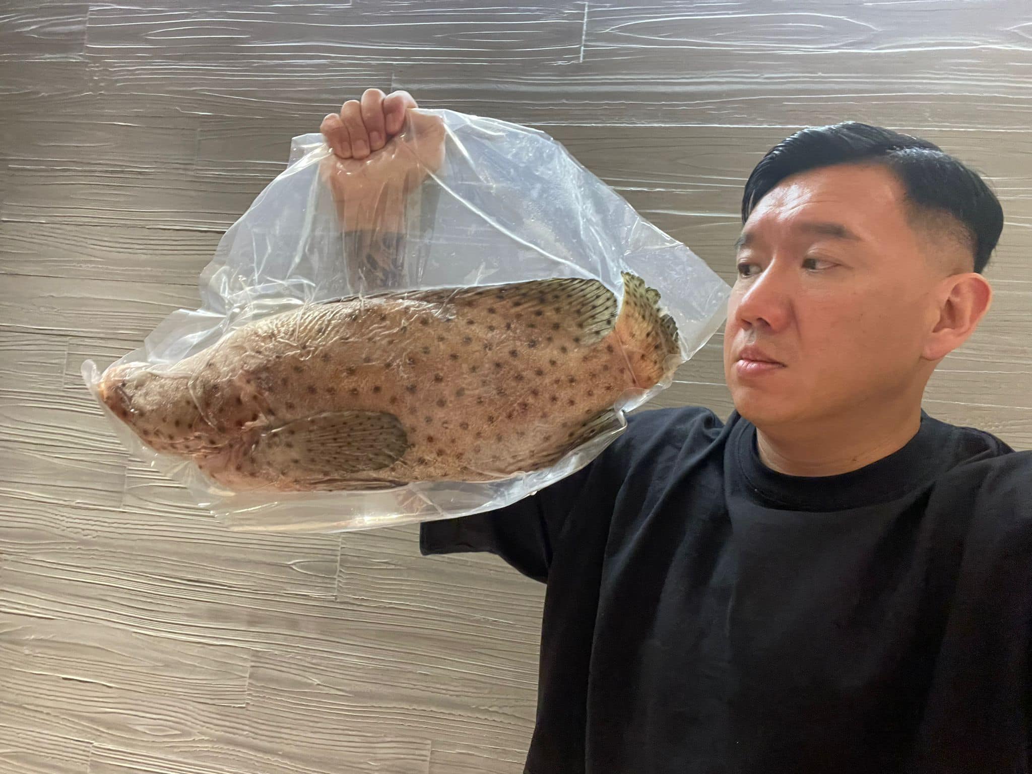 曝与隆店员聊天小插曲  杜汶泽：人生苦短不生气