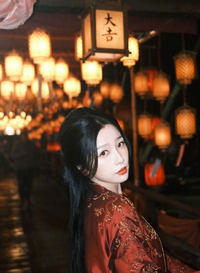 曾被酸整容怪配丑人 虞书欣张凌赫2搭造型曝光打脸