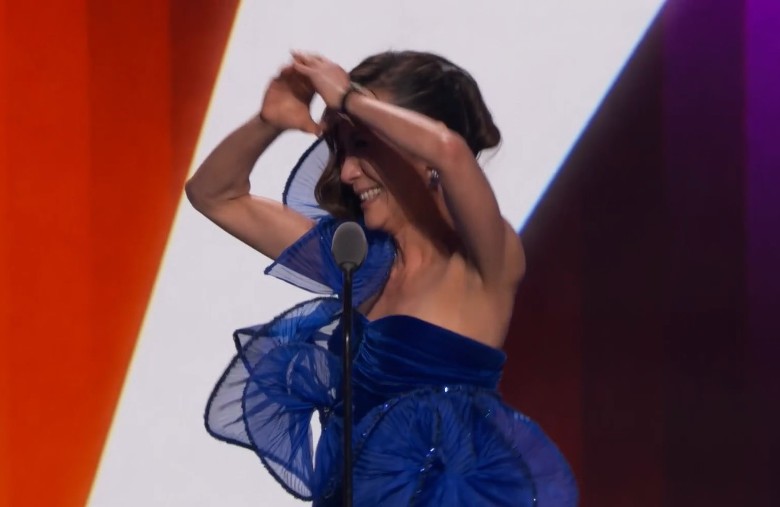 杨紫琼盼带小金人回家  “我会跪下来祈祷！”