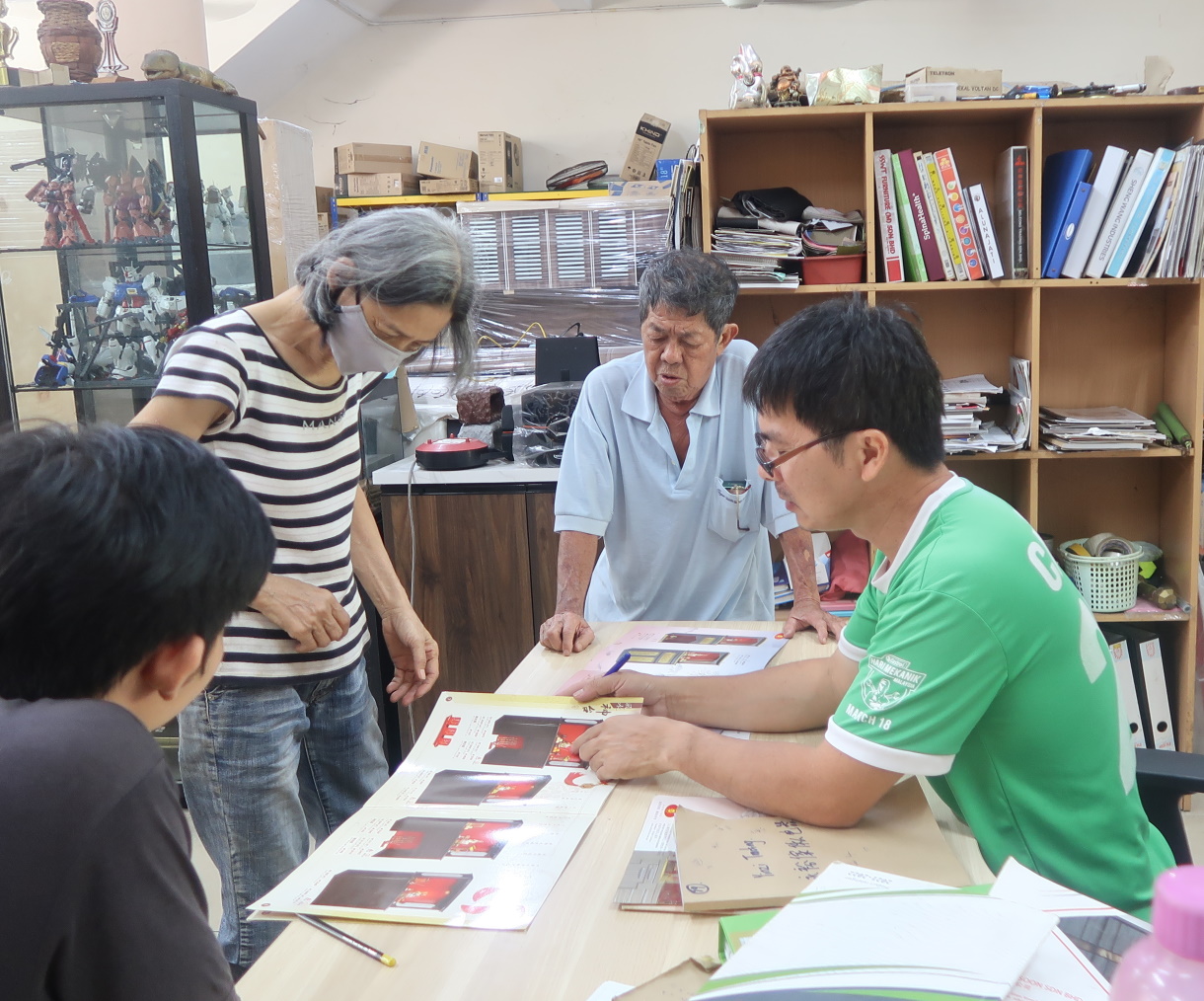 柔︰新闻:三合港灾黎怕再淹 弃木制改铁铝家具