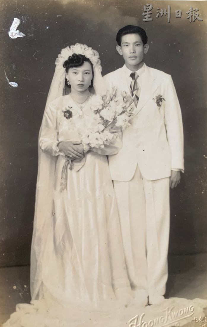 柔︰欢庆70周年白金婚 华裔夫妇办自助餐请全村