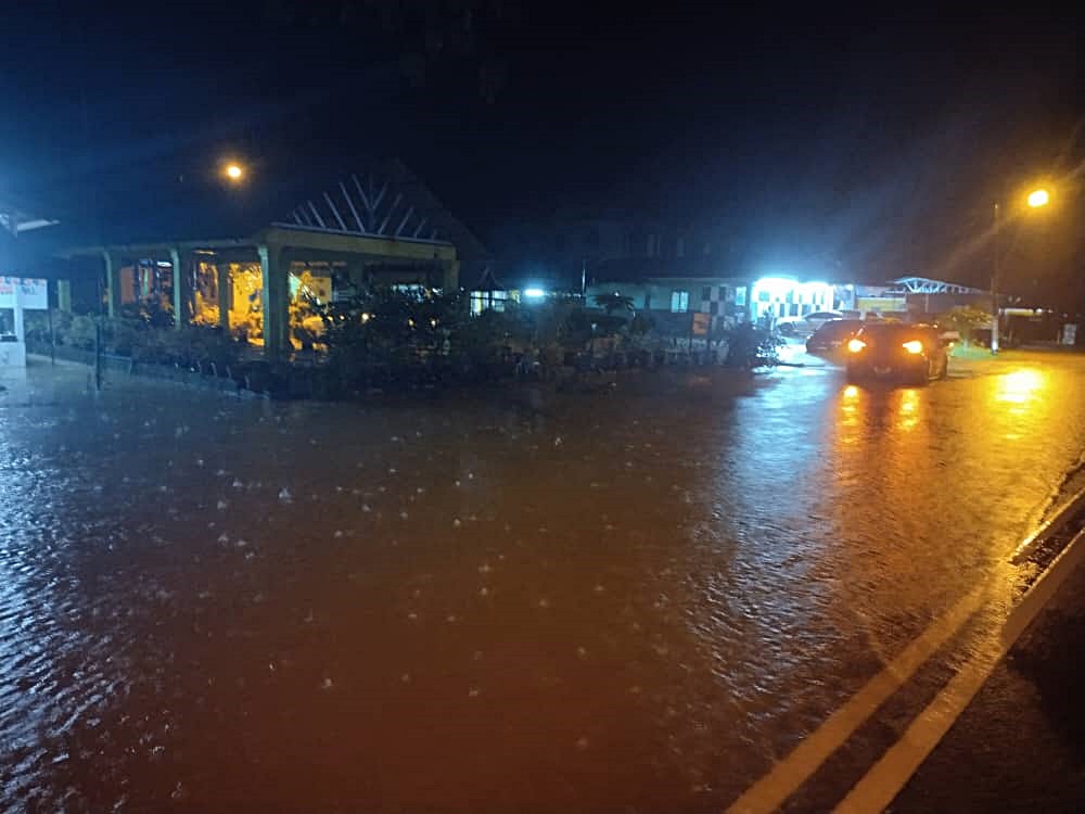 柔: 大马教育文凭试遇水灾 武吉峇都灾民一波三折