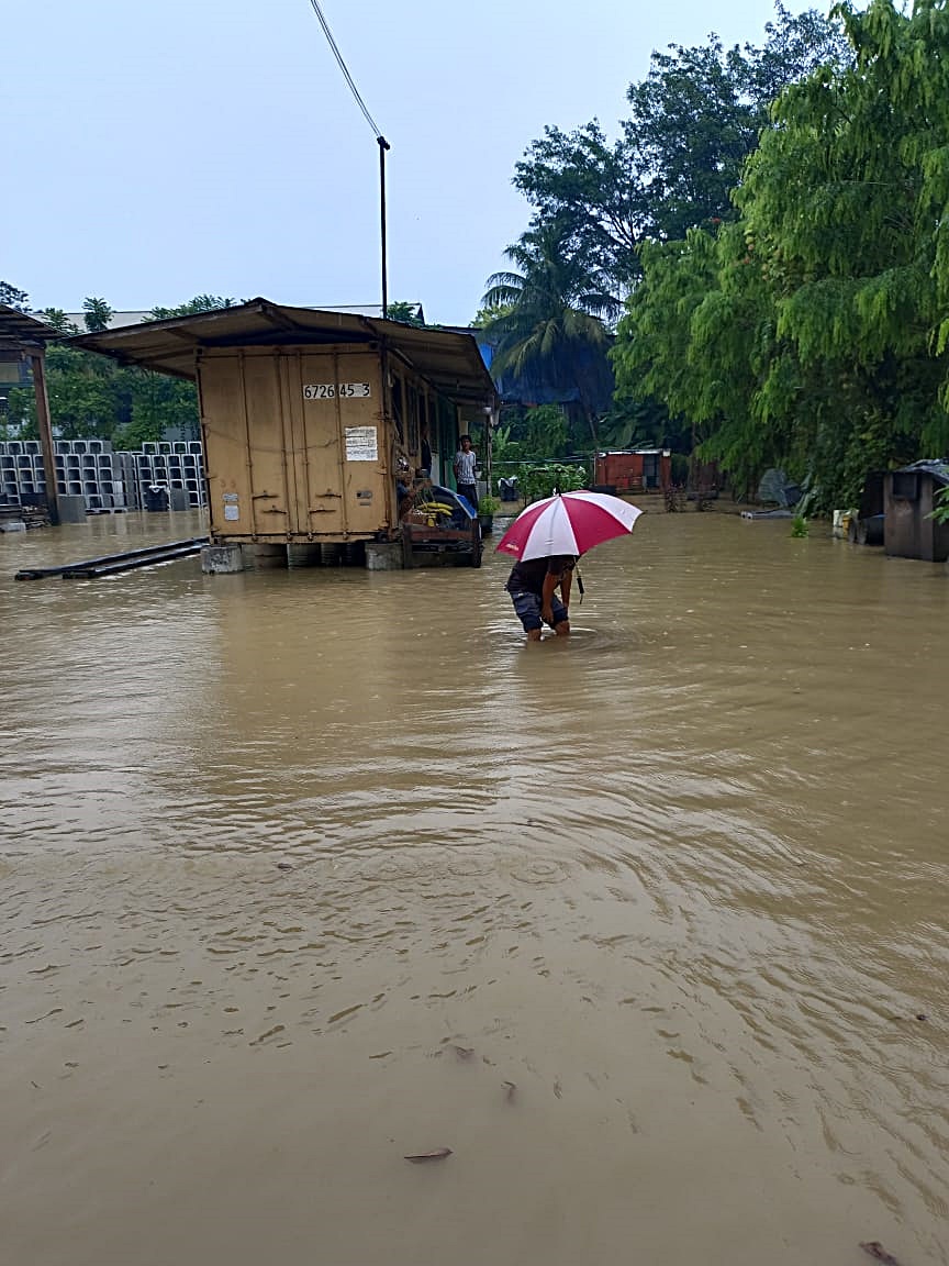 柔: 大马教育文凭试遇水灾 武吉峇都灾民一波三折